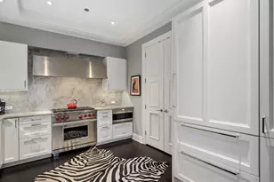 118 E Erie St, Chicago, IL 60611 - Photo 9
