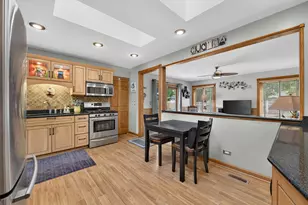 909 Shorewood Dr, Bartlett, IL 60103 - Photo 7