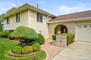3149 Venard Rd, Downers Grove, IL 60515 - Photo 3