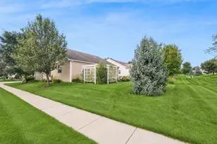 2751 Beacon Point Cir, Elgin, IL 60124 - Photo 27