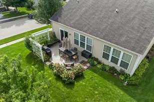 2751 Beacon Point Cir, Elgin, IL 60124 - Photo 3