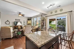 2751 Beacon Point Cir, Elgin, IL 60124 - Photo 13