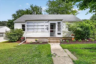 961 W Jefferson Dr, Freeport, IL 61032 - Photo 1