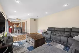 556 Foxford Rd, Bartlett, IL 60103 - Photo 9
