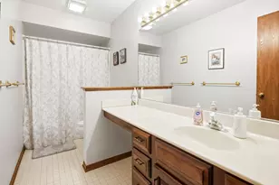 615 Waverly Dr, Elgin, IL 60120 - Photo 5