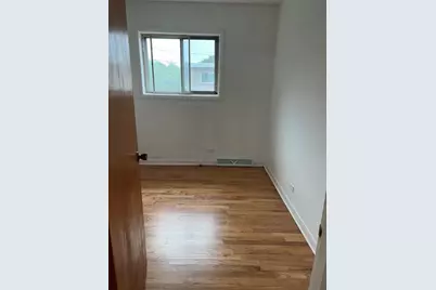 7229 N Campbell Avenue, Chicago, IL 60645 - Photo 5