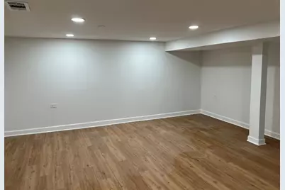 7229 N Campbell Avenue, Chicago, IL 60645 - Photo 11