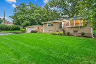 12 Oak Dr, Oakwood Hills, IL 60013 - Photo 3