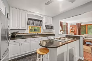 12 Oak Dr, Oakwood Hills, IL 60013 - Photo 7