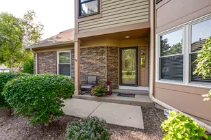 187 Willow Pkwy, Buffalo Grove, IL 60089 - Photo 1