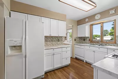 209 Alfred Drive, Sycamore, IL 60178 - Photo 11