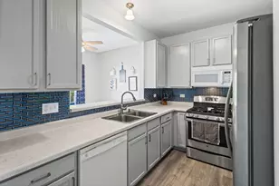 1104 Colonial Dr, Joliet, IL 60432 - Photo 5