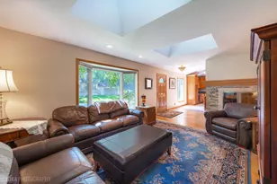 668 S Circle Ave, Port Barrington, IL 60010 - Photo 11