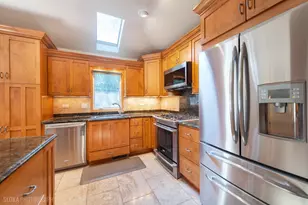 668 S Circle Ave, Port Barrington, IL 60010 - Photo 9