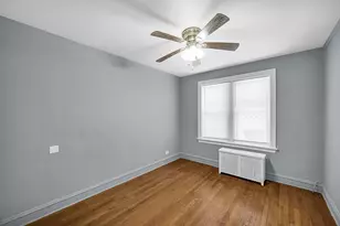 7428 S Bennett Ave, Chicago, IL 60649 - Photo 17