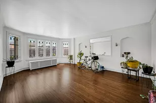 7428 S Bennett Ave, Chicago, IL 60649 - Photo 3
