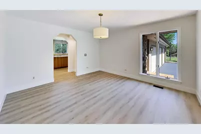26955 N Countryside Lake Drive, Mundelein, IL 60060 - Photo 11