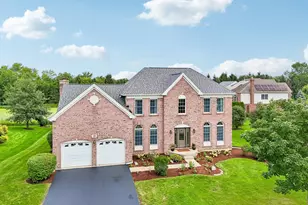 16 Eagle Ridge Dr, Hawthorn Woods, IL 60047 - Photo 1