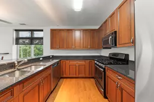 160 S River St, Aurora, IL 60506 - Photo 9