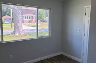 402 E 2nd St, Gilman, IL 60938 - Photo 5