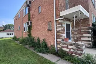 10309 Chaucer St, Westchester, IL 60154 - Photo 3
