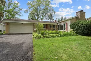 458 Patton Dr, Buffalo Grove, IL 60089 - Photo 1