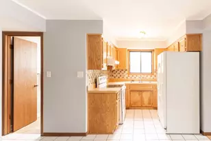 7824 W 87th Pl, Bridgeview, IL 60455 - Photo 9