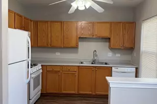 1233 N Split Oak Cir, Round Lake Beach, IL 60073 - Photo 5