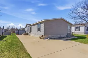 2295 Iris Ave, Belvidere, IL 61008 - Photo 3