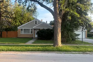 10806 S Komensky Ave, Oak Lawn, IL 60453 - Photo 1
