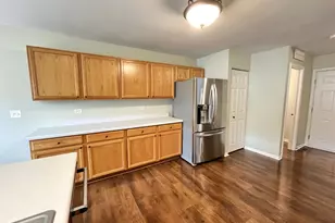 715 Sycamore Ct, Lindenhurst, IL 60046 - Photo 3