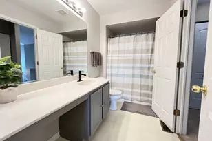 715 Sycamore Ct, Lindenhurst, IL 60046 - Photo 15
