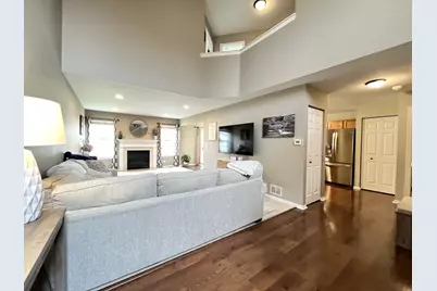 715 Sycamore Court, Lindenhurst, IL 60046 - Photo 9