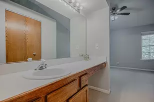 1069 Talbots Ln, Elk Grove Village, IL 60007 - Photo 19