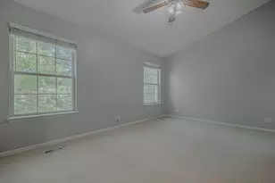 1069 Talbots Ln, Elk Grove Village, IL 60007 - Photo 15
