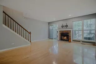 1069 Talbots Ln, Elk Grove Village, IL 60007 - Photo 5
