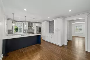 2741 Lincolnwood Dr, Evanston, IL 60201 - Photo 9