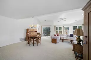 326 Satinwood Ct N, Buffalo Grove, IL 60089 - Photo 5