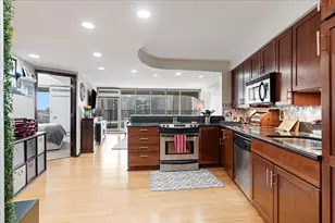 300 N State St, Chicago, IL 60654 - Photo 3
