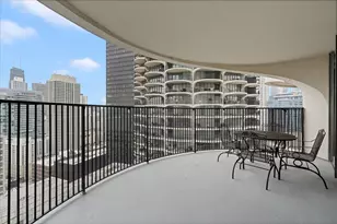 300 N State St, Chicago, IL 60654 - Photo 15