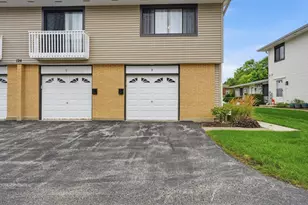 124 Fairlane Ct, Bloomingdale, IL 60108 - Photo 3