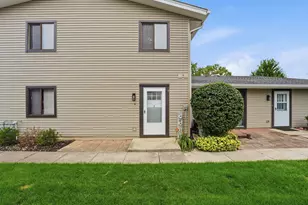 124 Fairlane Ct, Bloomingdale, IL 60108 - Photo 1