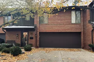 105 Astoria Way, Park Ridge, IL 60068 - Photo 1