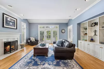 1070 Sir William Lane, Lake Forest, IL 60045 - Photo 13