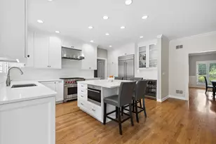 1070 Sir William Ln, Lake Forest, IL 60045 - Photo 9