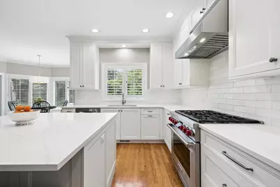1070 Sir William Lane, Lake Forest, IL 60045 - Photo 7