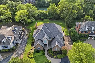 1070 Sir William Ln, Lake Forest, IL 60045 - Photo 3