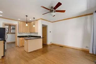 1151 W Grace St, Chicago, IL 60613 - Photo 5