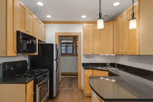 1151 W Grace St, Chicago, IL 60613 - Photo 9