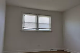 7910 S Muskegon Ave, Chicago, IL 60617 - Photo 7
